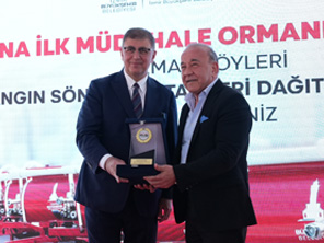 İzmir Büyükşehir Belediyesi İtfaiye Daire Başkanlığı için                                                                A Yangın Güvenlik Sistemleri tarafından üretilmiş yangın tankerleri teslim töreni